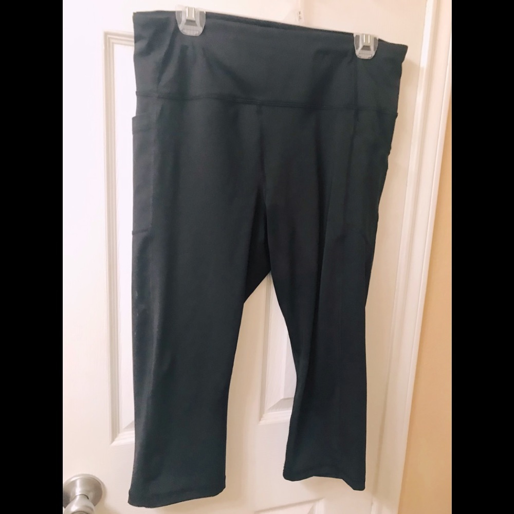 Avia Capri athletic wear pants